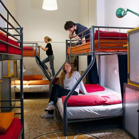 Ostellin * ジェノヴァ